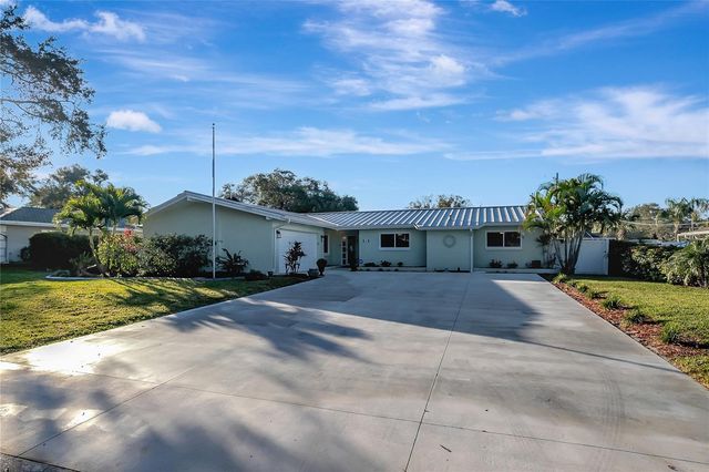 809 JACARANDA DRIVE, Largo, FL 33770
