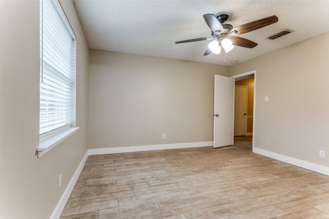 5900 Oak Hill Road, Watauga, TX 76148