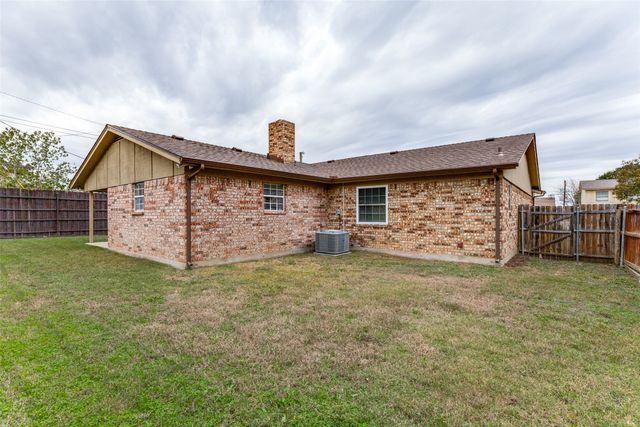 5900 Oak Hill Road, Watauga, TX 76148