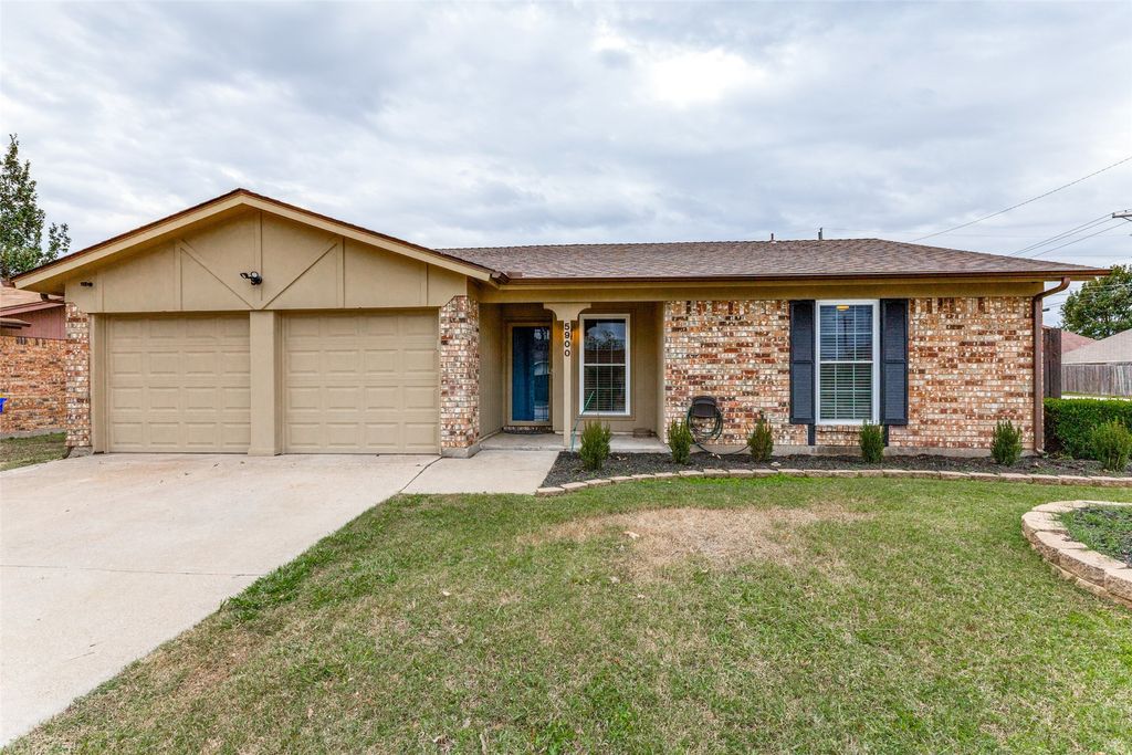 5900 Oak Hill Road, Watauga, TX 76148