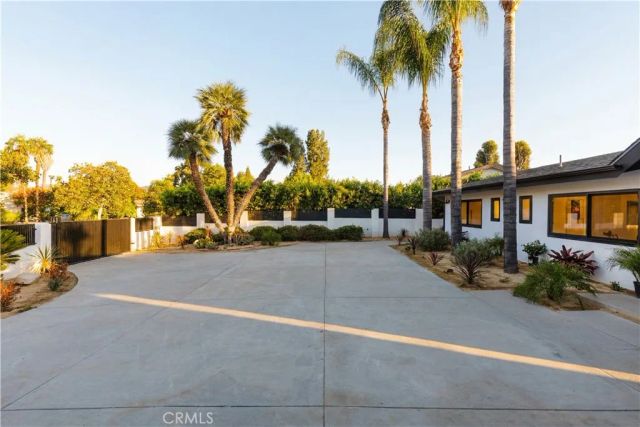 5313 Crebs Avenue, Tarzana, CA 91356