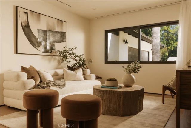 5313 Crebs Avenue, Tarzana, CA 91356