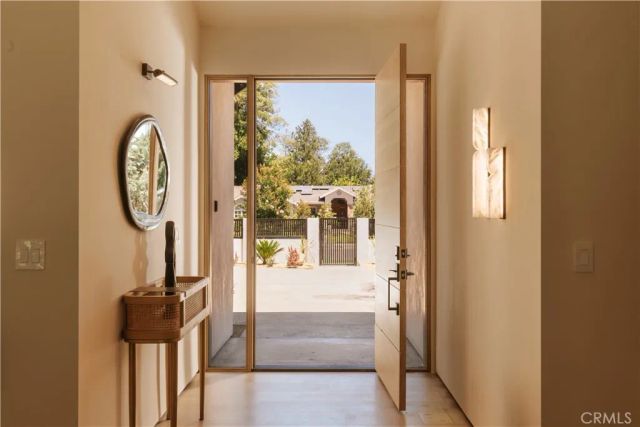 5313 Crebs Avenue, Tarzana, CA 91356