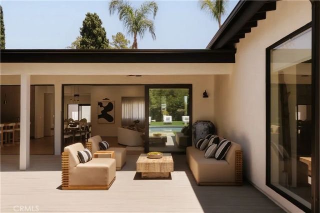 5313 Crebs Avenue, Tarzana, CA 91356