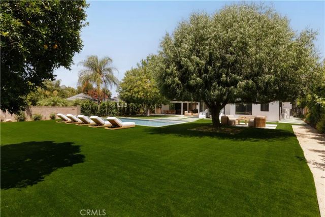 5313 Crebs Avenue, Tarzana, CA 91356