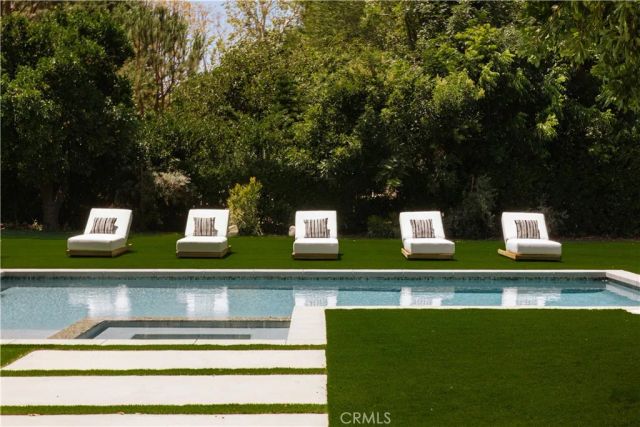 5313 Crebs Avenue, Tarzana, CA 91356
