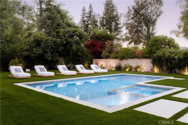 5313 Crebs Avenue, Tarzana, CA 91356