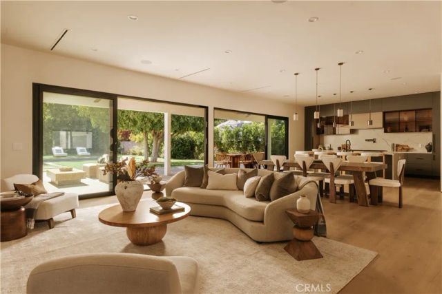 5313 Crebs Avenue, Tarzana, CA 91356