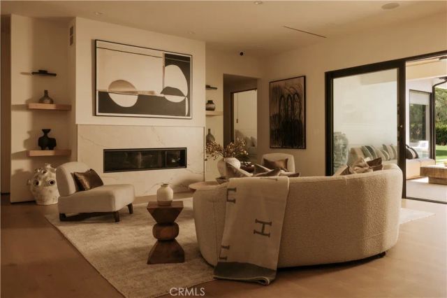 5313 Crebs Avenue, Tarzana, CA 91356