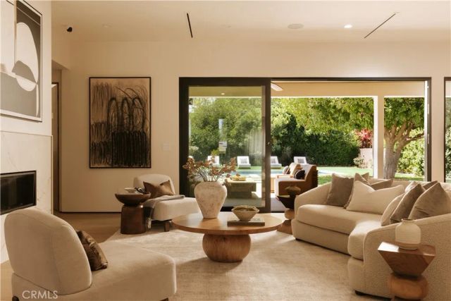 5313 Crebs Avenue, Tarzana, CA 91356