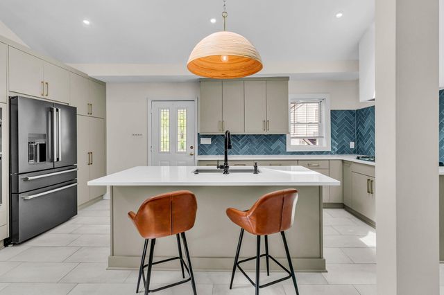 4950 N Rhett Avenue, North Charleston, SC 29405