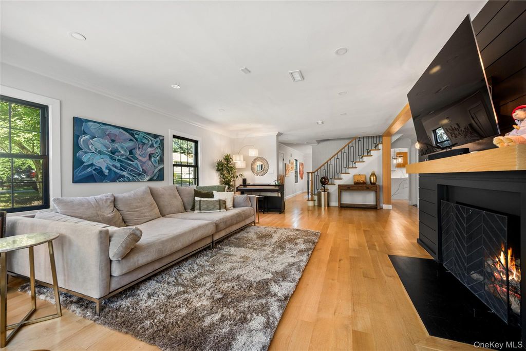 22 Paddington Road, Scarsdale, NY 10583 — photo 4