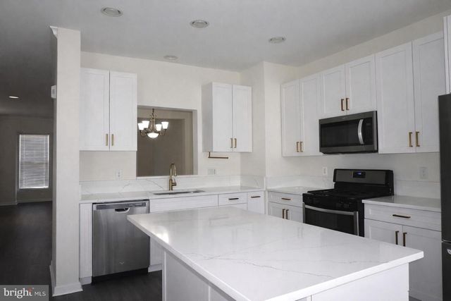 5635 SHEALS LN, Centreville, VA 20120