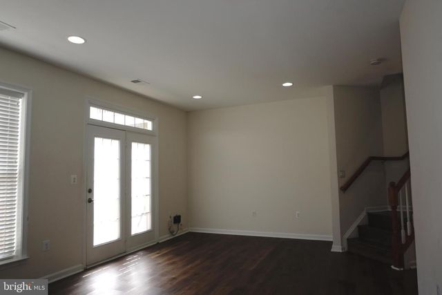 5635 SHEALS LN, Centreville, VA 20120