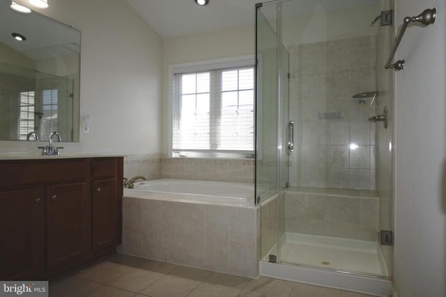 5635 SHEALS LN, Centreville, VA 20120