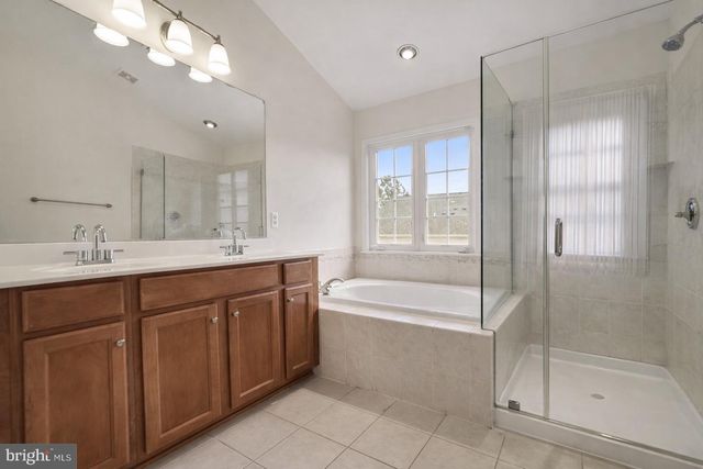 5635 SHEALS LN, Centreville, VA 20120