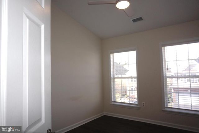 5635 SHEALS LN, Centreville, VA 20120