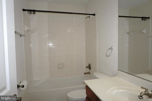 5635 SHEALS LN, Centreville, VA 20120