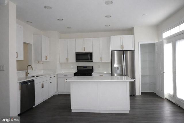 5635 SHEALS LN, Centreville, VA 20120