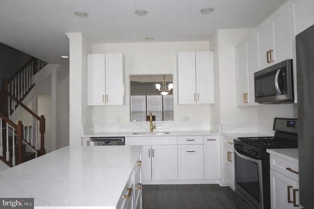 5635 SHEALS LN, Centreville, VA 20120