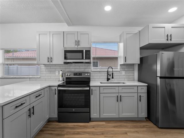 8010 N BROOKS STREET, Tampa, FL 33604