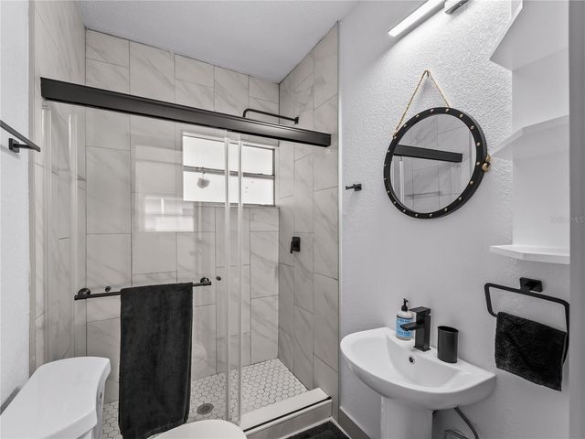 8010 N BROOKS STREET, Tampa, FL 33604