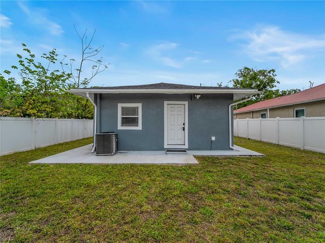 8010 N BROOKS STREET, Tampa, FL 33604