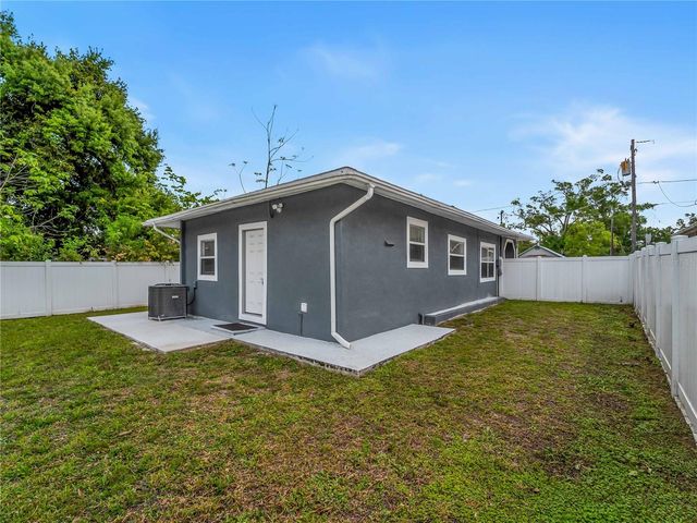 8010 N BROOKS STREET, Tampa, FL 33604