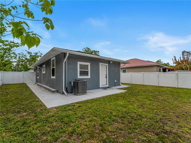 8010 N BROOKS STREET, Tampa, FL 33604