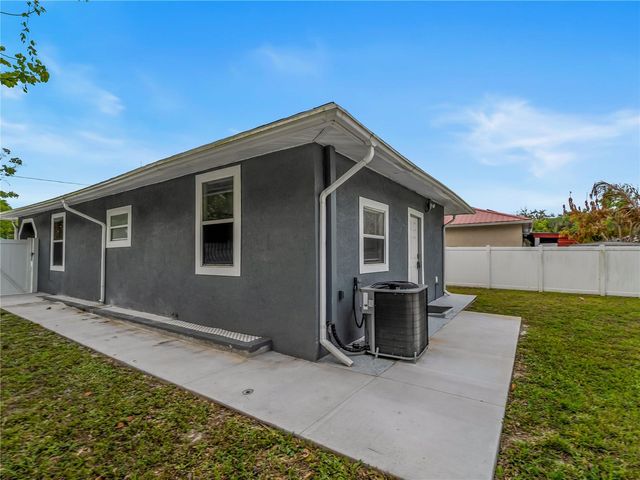 8010 N BROOKS STREET, Tampa, FL 33604