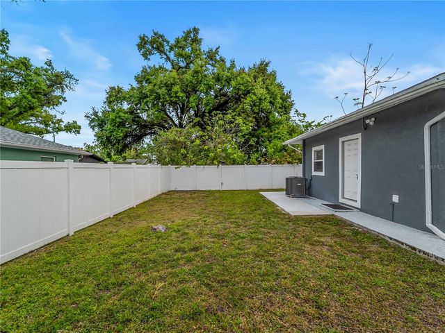 8010 N BROOKS STREET, Tampa, FL 33604