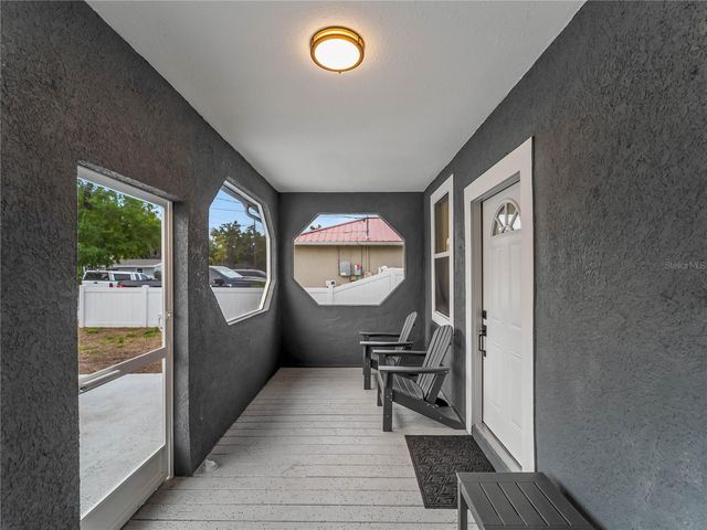 8010 N BROOKS STREET, Tampa, FL 33604