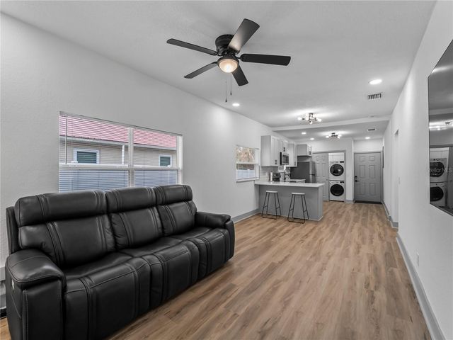 8010 N BROOKS STREET, Tampa, FL 33604