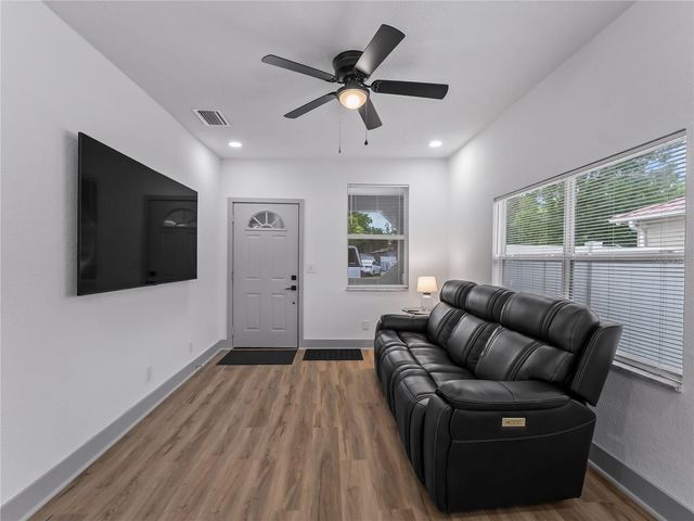 8010 N BROOKS STREET, Tampa, FL 33604