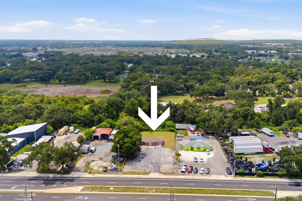 Image 2 of property listing at 7113 CAUSEWAY BOULEVARD, Tampa, FL 33619