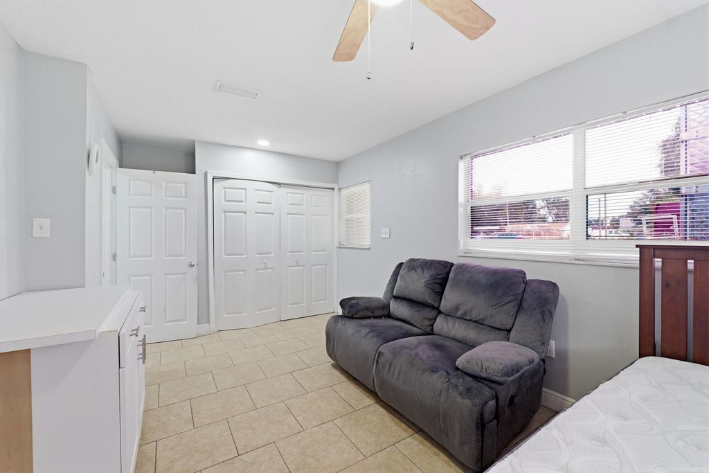 Image 11 of property listing at 7113 CAUSEWAY BOULEVARD, Tampa, FL 33619