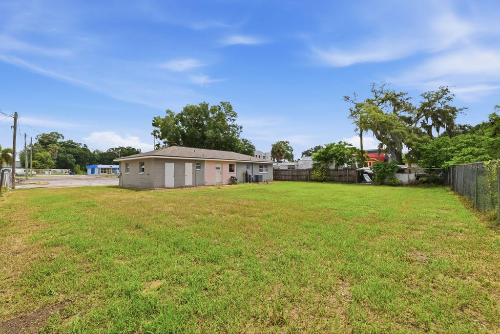 Image 15 of property listing at 7113 CAUSEWAY BOULEVARD, Tampa, FL 33619