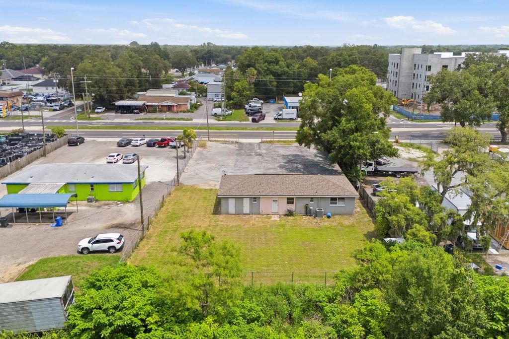 Image 17 of property listing at 7113 CAUSEWAY BOULEVARD, Tampa, FL 33619