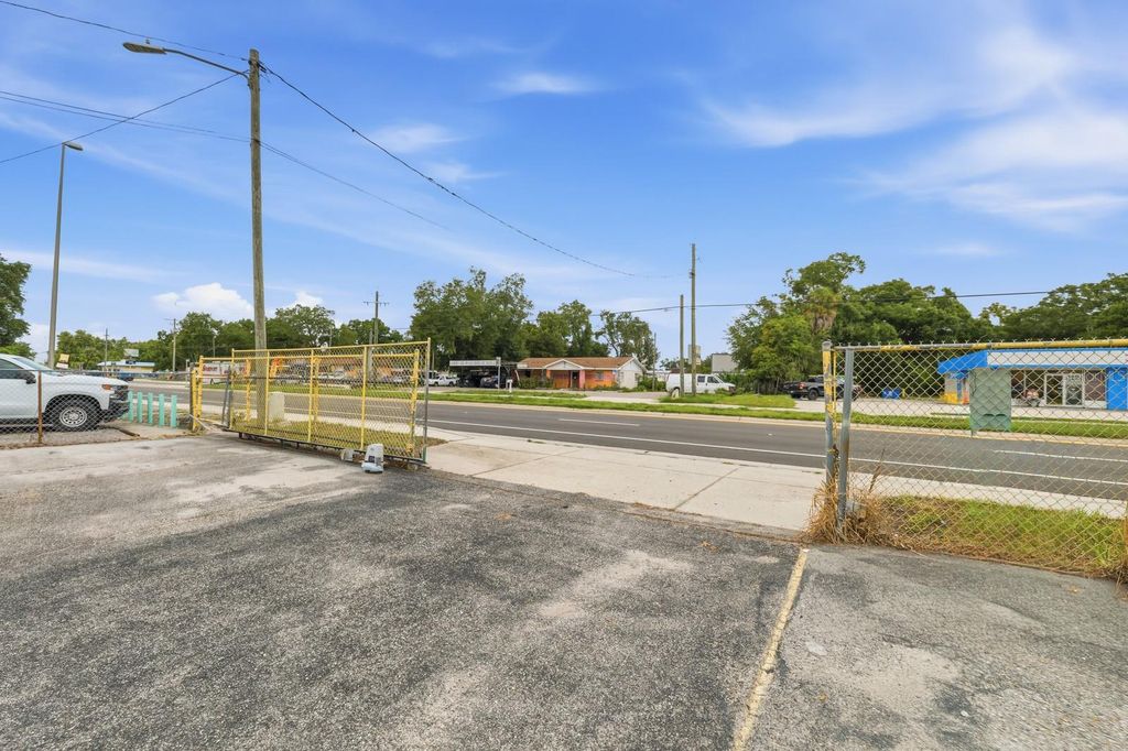 Image 3 of property listing at 7113 CAUSEWAY BOULEVARD, Tampa, FL 33619