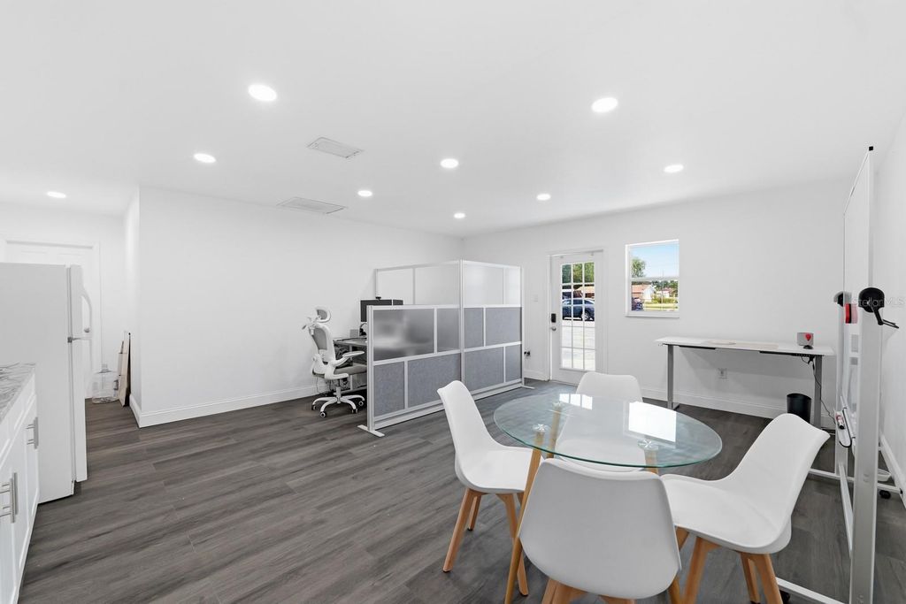 Image 7 of property listing at 7113 CAUSEWAY BOULEVARD, Tampa, FL 33619