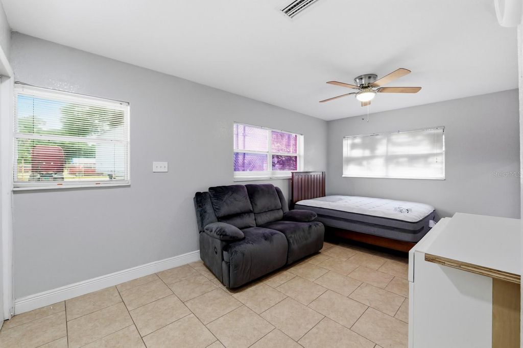 Image 10 of property listing at 7113 CAUSEWAY BOULEVARD, Tampa, FL 33619