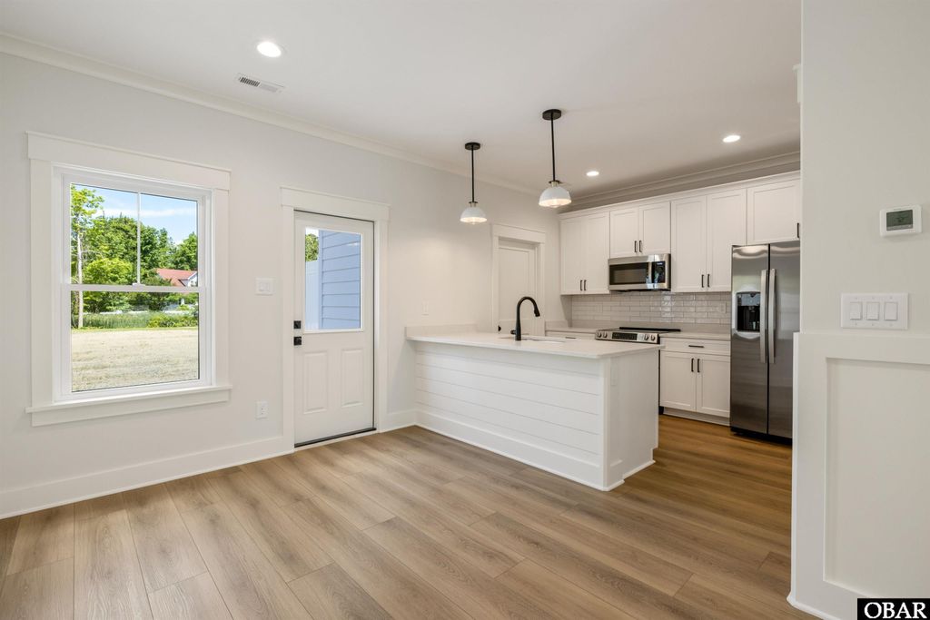 Image 16 of property listing at 517 Ananias Dare Street Unit 3, Manteo, NC 27954