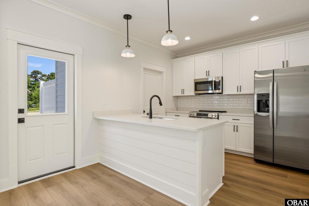 Image 17 of property listing at 517 Ananias Dare Street Unit 3, Manteo, NC 27954