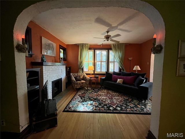 5417 Rhodes Avenue, St Louis, MO 63109