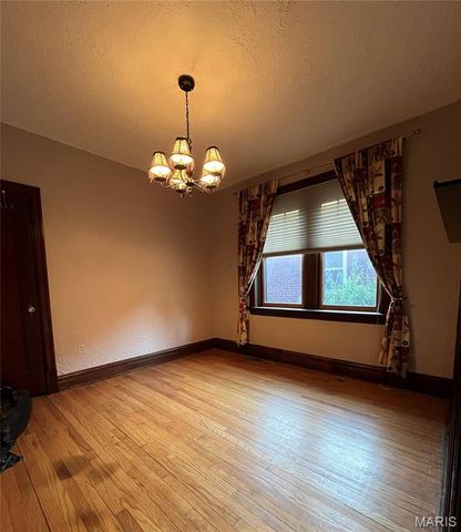 5417 Rhodes Avenue, St Louis, MO 63109