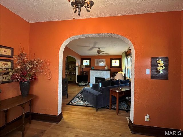 5417 Rhodes Avenue, St Louis, MO 63109