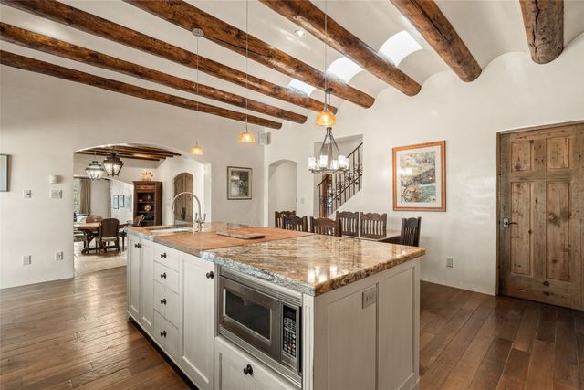 11 Lavadero Road, Santa Fe, NM 87506