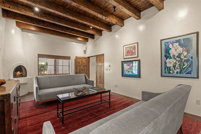 11 Lavadero Road, Santa Fe, NM 87506