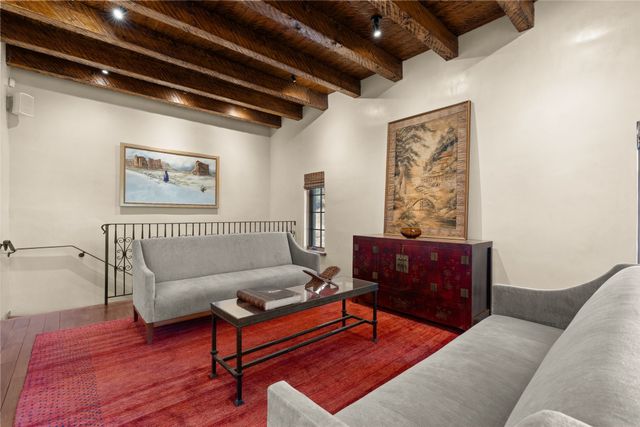 11 Lavadero Road, Santa Fe, NM 87506