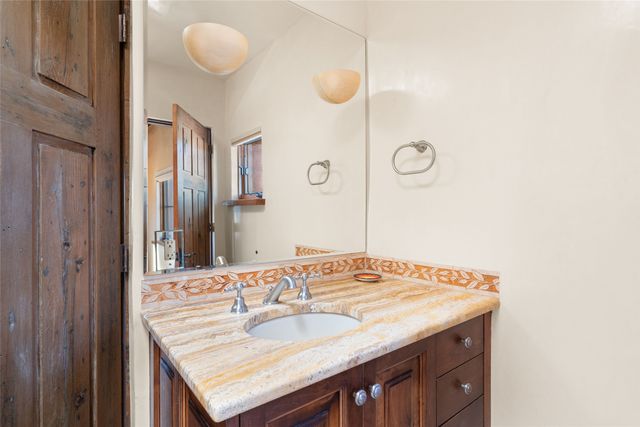 11 Lavadero Road, Santa Fe, NM 87506